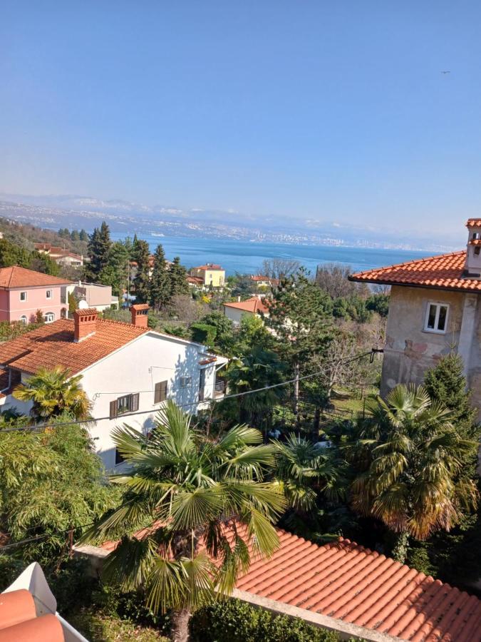 Apartment Lady Daniela Mit Meerblick In Lovran Exterior foto