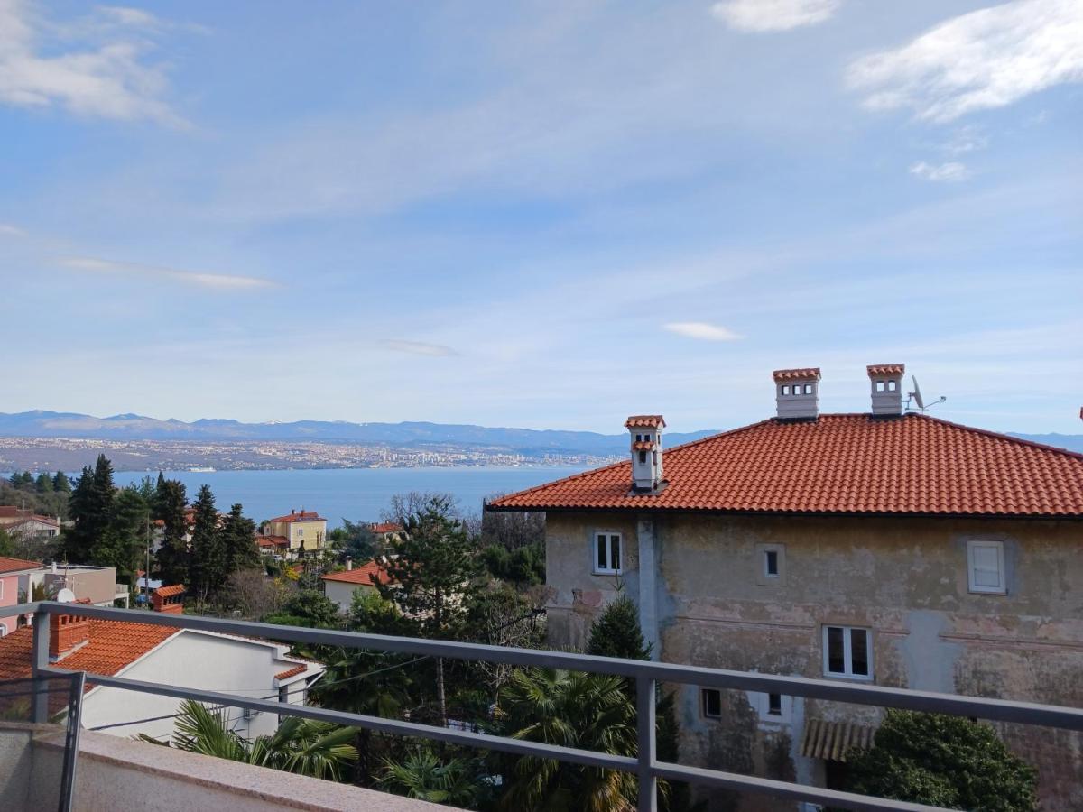 Apartment Lady Daniela Mit Meerblick In Lovran Exterior foto