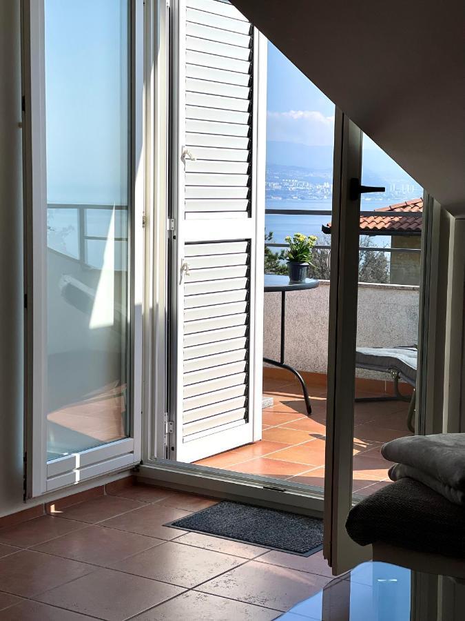 Apartment Lady Daniela Mit Meerblick In Lovran Exterior foto