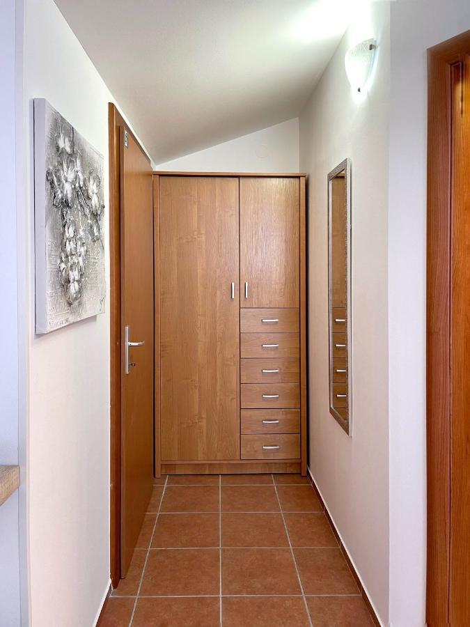 Apartment Lady Daniela Mit Meerblick In Lovran Exterior foto